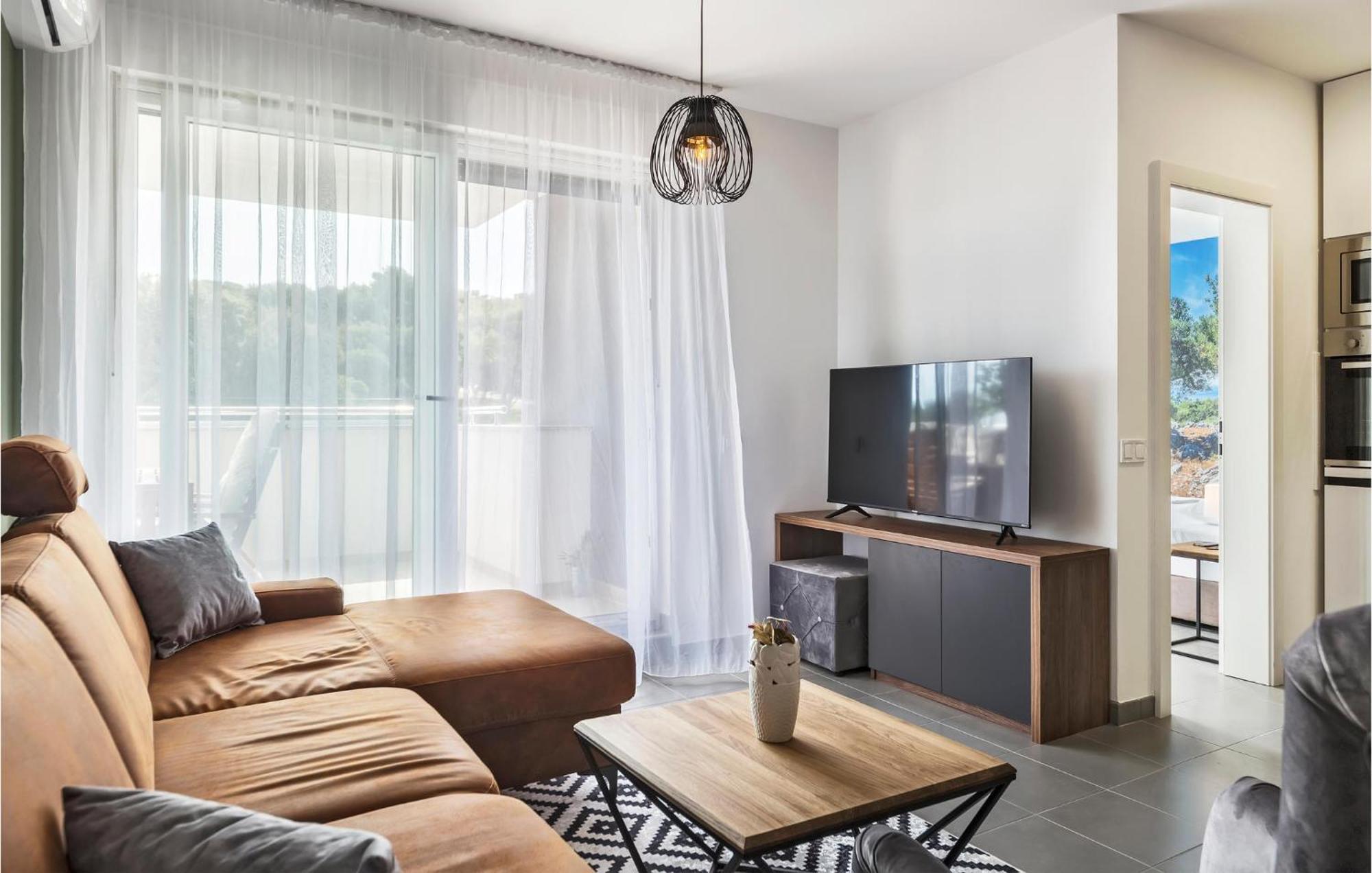Amazing Apartment In Premantura With Kitchen Exterior foto